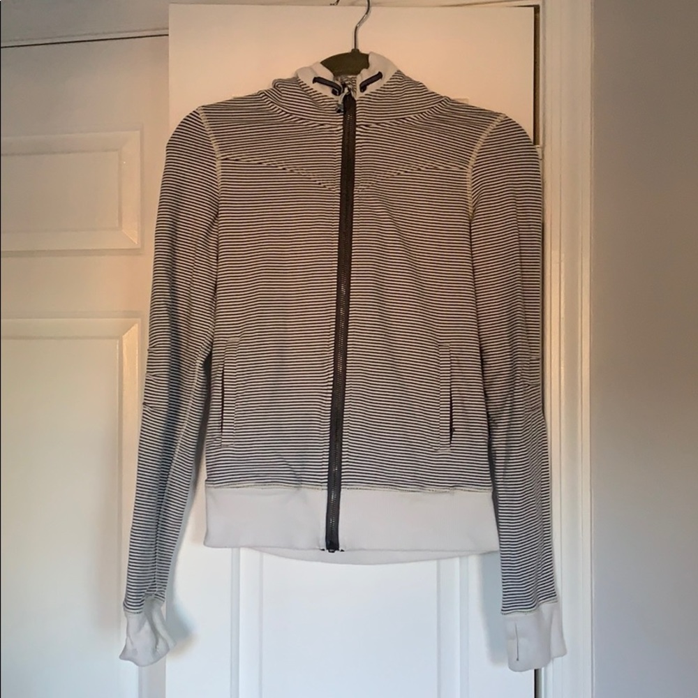Lululemon sweatshirt